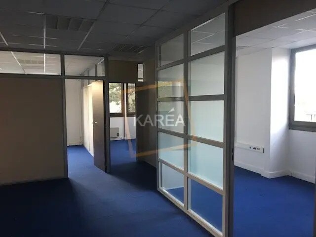 Office in Croissy-Beaubourg for lease - Interior Photo - Image 3 of 5