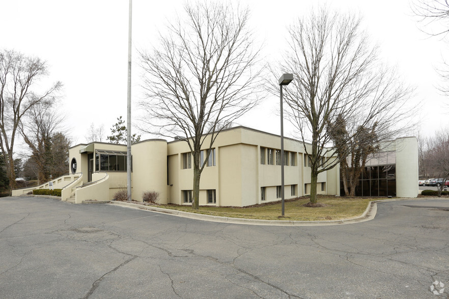 5075 Cascade Rd SE, Grand Rapids, MI for sale - Primary Photo - Image 1 of 1