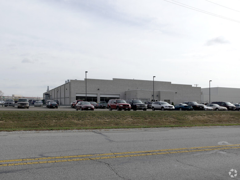 2222 New World Dr, Columbus, OH for lease - Building Photo - Image 2 of 7