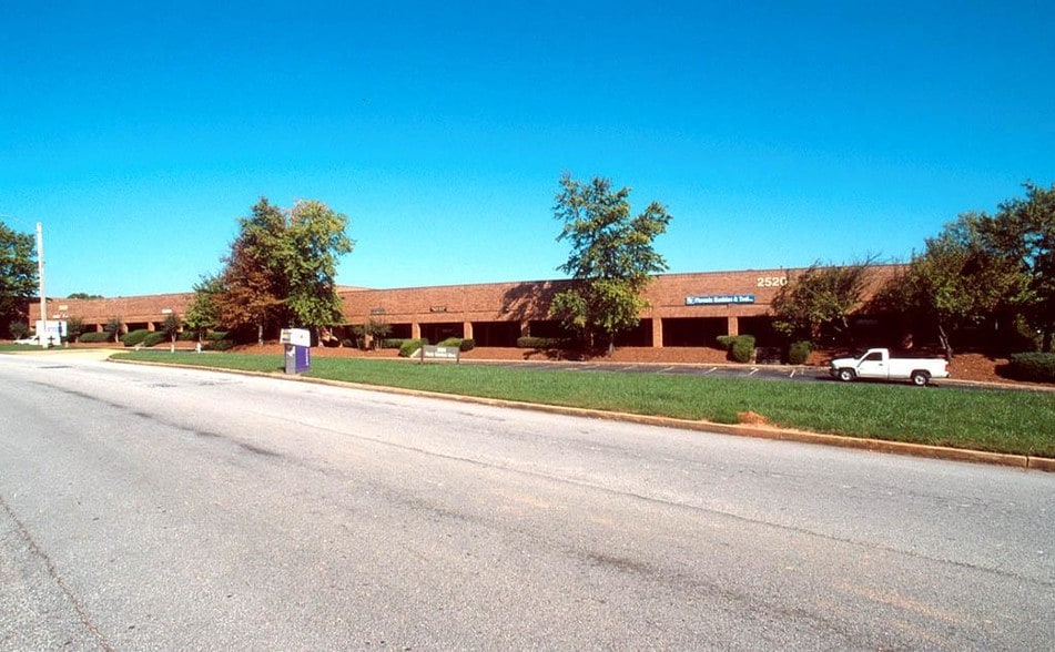 2520 Park Central Blvd, Decatur, GA for lease - Building Photo - Image 2 of 14