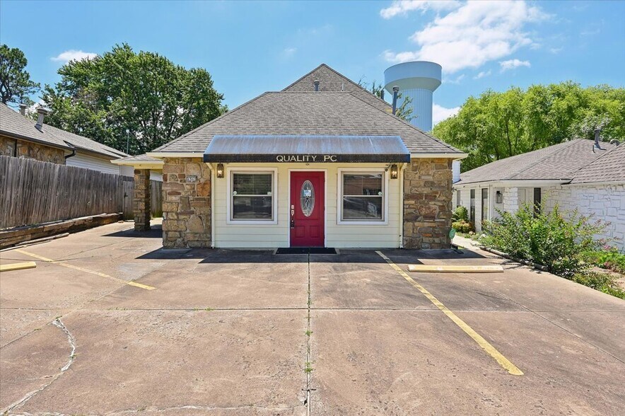 4940 E 73rd St, Tulsa, OK à vendre - Photo du bâtiment - Image 1 de 44