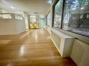 Office/Retail in Paris for lease Interior Photo- Image 2 of 5