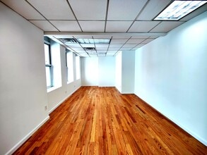 315 Fifth Ave, New York, NY for lease Interior Photo- Image 2 of 6