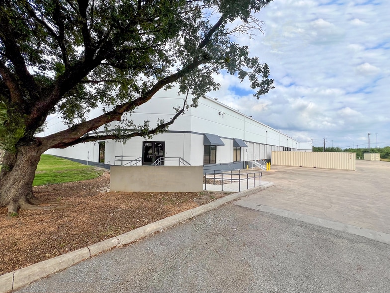 5100 Kaepa Ct, San Antonio, TX à vendre - Photo du bâtiment - Image 2 de 19