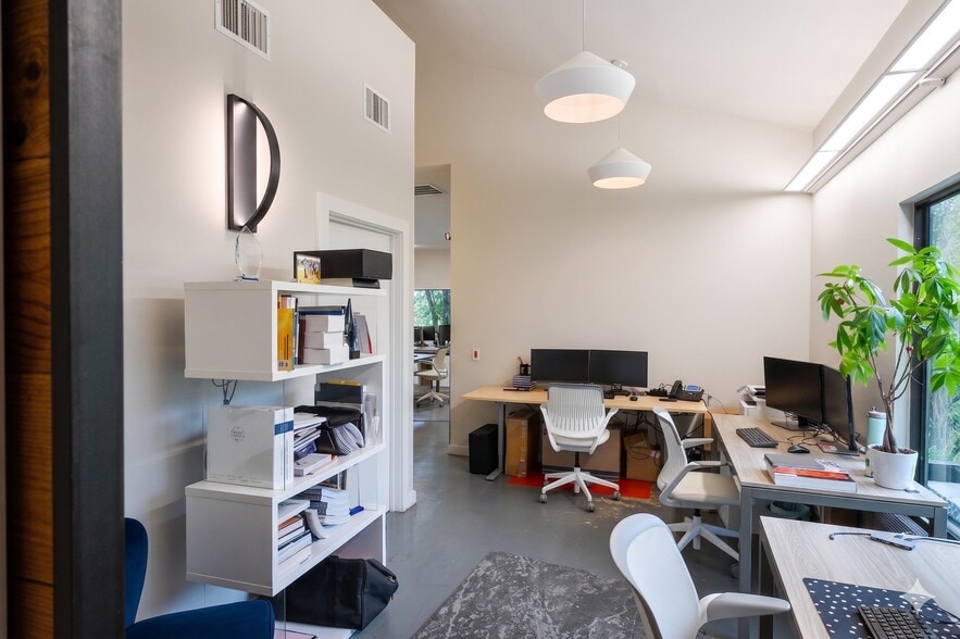 612 Winflo Dr, Austin, TX for lease - Building Photo - Image 3 of 17