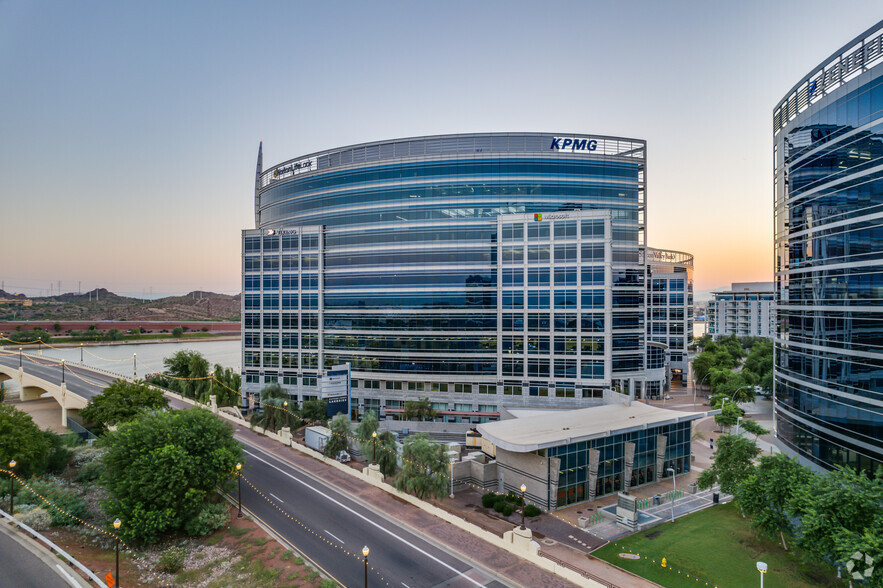 60 E Rio Salado Pky, Tempe, AZ à louer - Photo du bâtiment - Image 2 de 12