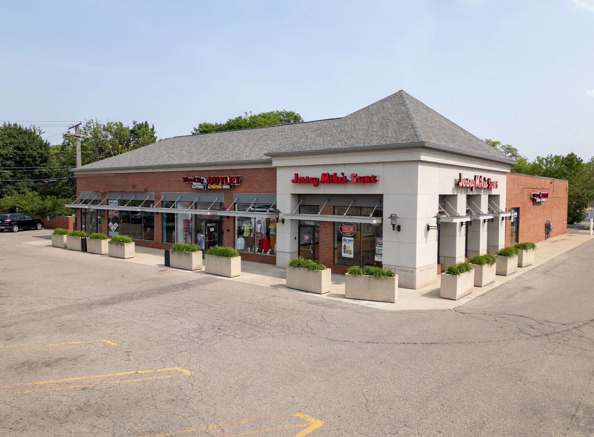 17651-17655 W 12 Mile Rd, Southfield, MI for lease Building Photo- Image 1 of 3