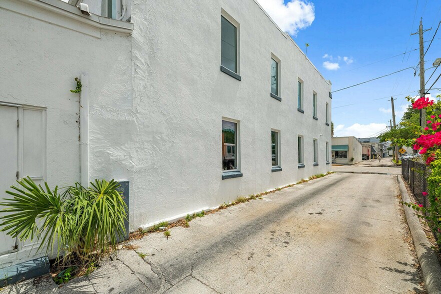 2006 Vernon Pl, Melbourne, FL à louer - Photo du bâtiment - Image 2 de 17