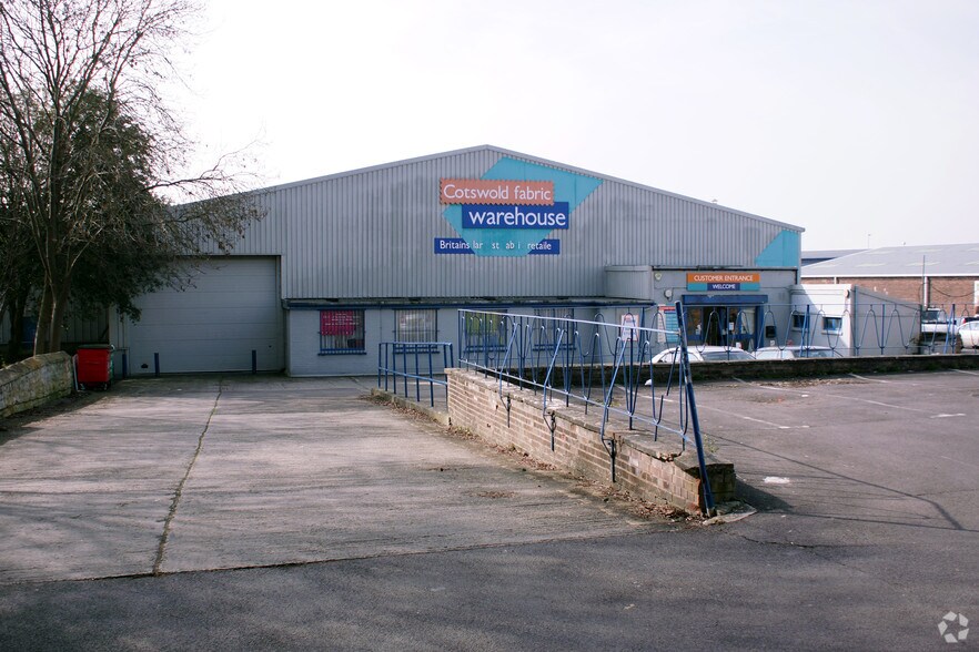 5 Tewkesbury Rd, Cheltenham à louer - Photo du bâtiment - Image 3 de 4