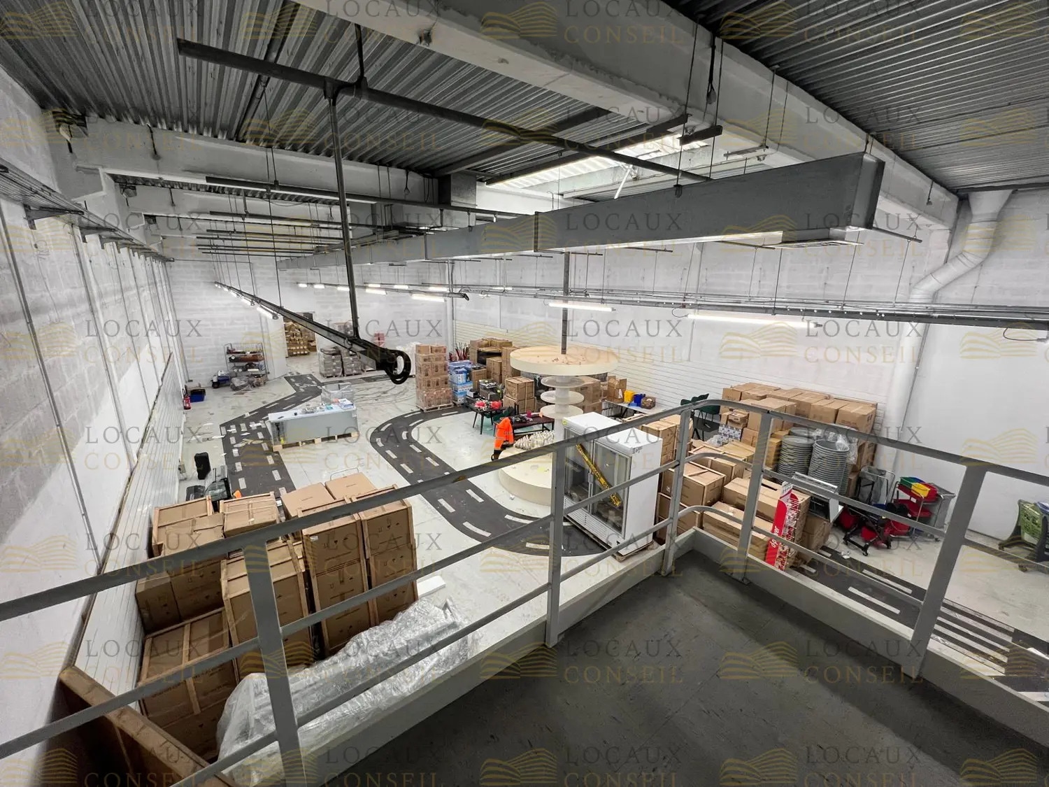 Flex in Éragny for lease Interior Photo- Image 1 of 21