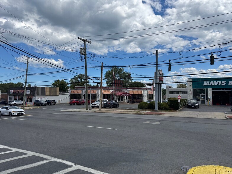 317 Boston Post Rd, Port Chester, NY à louer - Photo du bâtiment - Image 3 de 8
