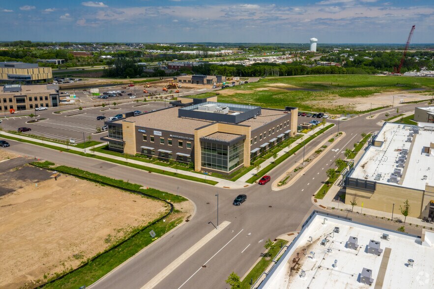 237 Radio Dr, Woodbury, MN à louer - Photo du bâtiment - Image 2 de 3