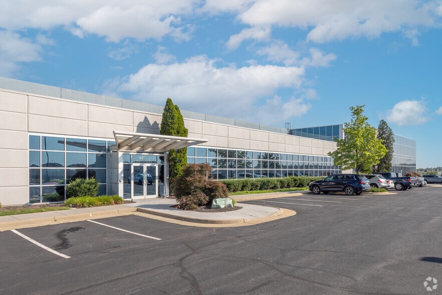 44330 Mercure Cir, Dulles Town Center, VA for lease - Building Photo - Image 3 of 9