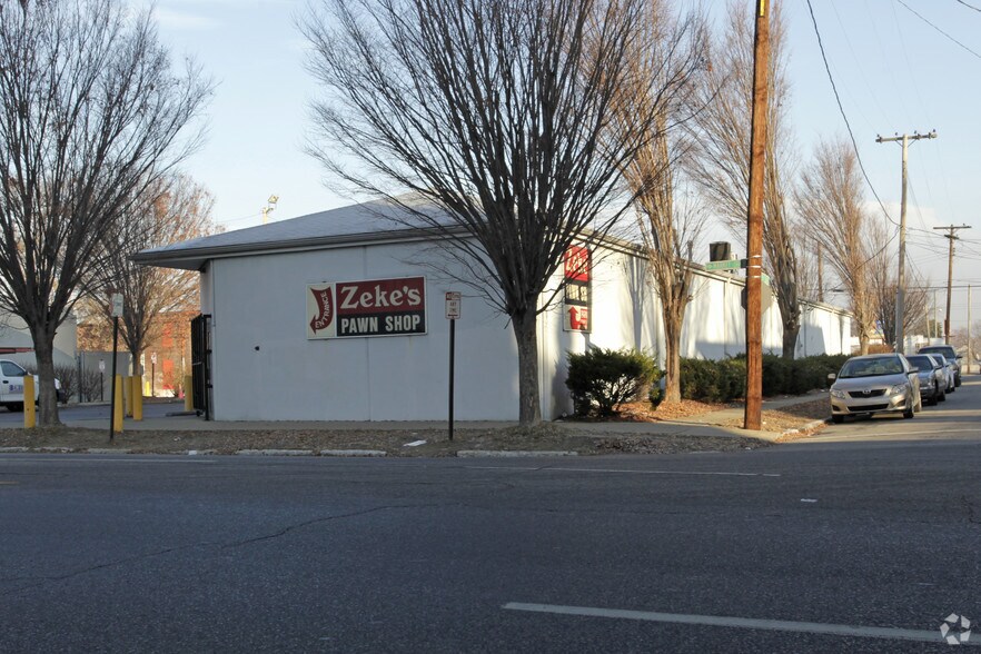 2301 W Market St, Louisville, KY à vendre - Photo du bâtiment - Image 2 de 2