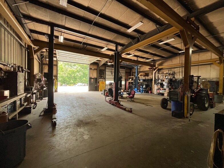 3.35 AC IOS Site, Warehouse and Office portfolio of 2 properties for sale on LoopNet.ca - Building Photo - Image 3 of 16