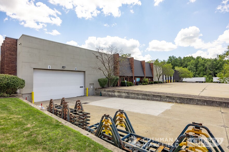 720 E Highland Rd, Macedonia, OH à louer - Photo du bâtiment - Image 3 de 13