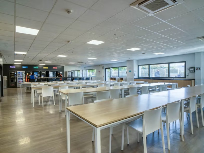 19 Avenue Condorcet, Saint-Michel-sur-Orge for lease - Interior Photo - Image 3 of 5