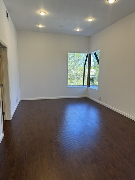 23276 S Pointe Dr, Laguna Hills, CA for lease - Interior Photo - Image 3 of 10
