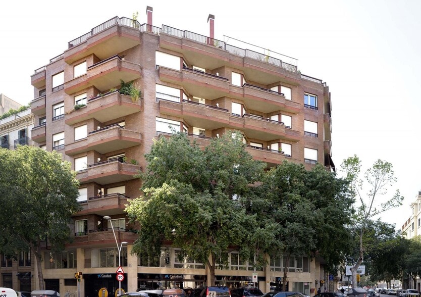 Carrer del Bruc, 29, Barcelone, Barcelona à louer - Photo du bâtiment - Image 3 de 5