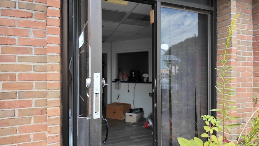 1700-1704 E Avis Dr, Madison Heights, MI for lease - Commercial Listing Video - Image 2 of 5