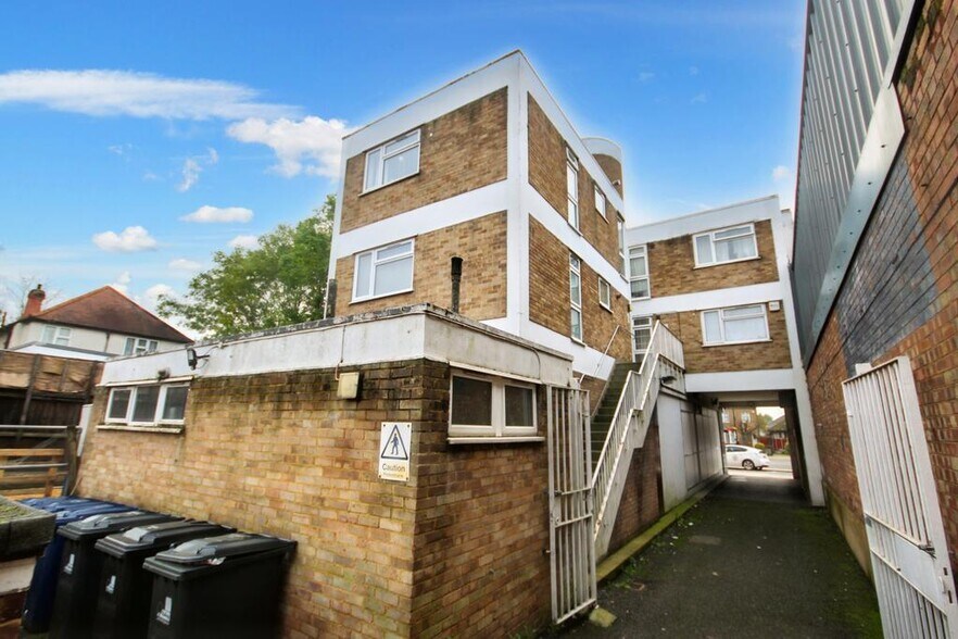 108-110 Church Rd, Northolt à vendre - Photo du bâtiment - Image 3 de 4