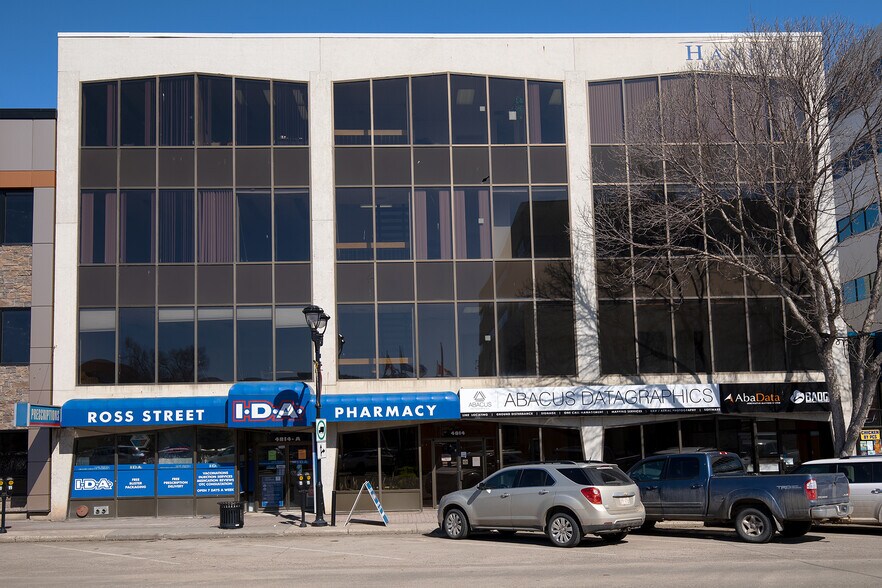 4814 50 St, Red Deer, AB à louer - Photo du bâtiment - Image 2 de 8