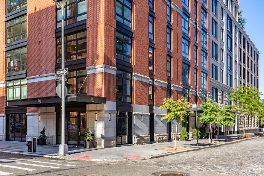 31 Desbrosses St, New York, NY for lease - Building Photo - Image 2 of 4