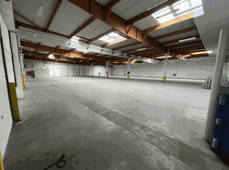 Industrial in Saint-Quentin-Fallavier for sale - Building Photo - Image 3 of 13
