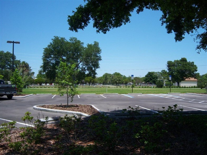 708 Lakeview Rd, Clearwater, FL à vendre - Photo du bâtiment - Image 2 de 5