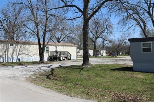 627 N Broadway St, La Cygne, KS for sale - Building Photo - Image 2 of 6