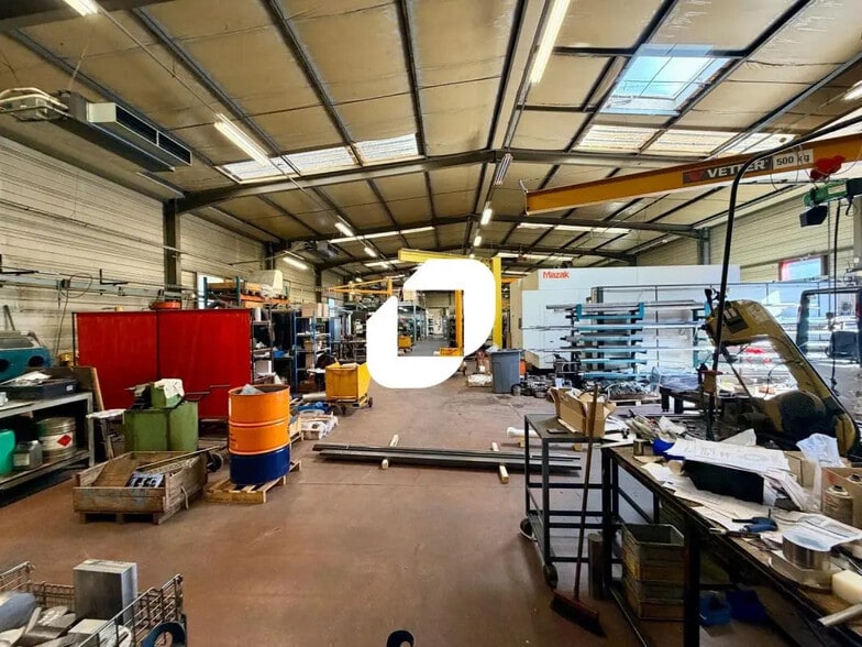 2 Bis Rue De Catalogne, Décines-Charpieu for lease - Building Photo - Image 3 of 23