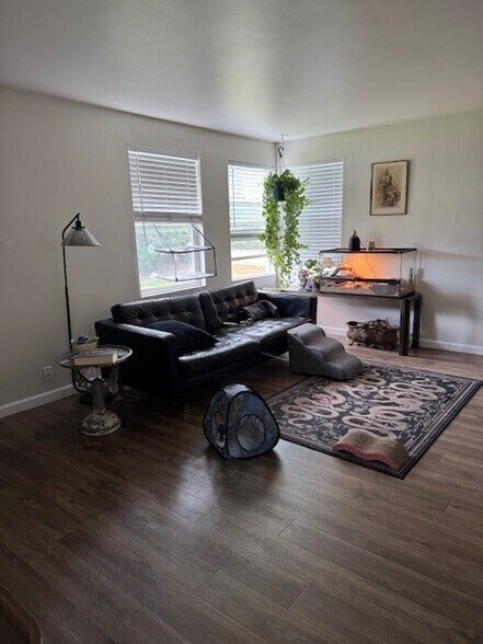 27229 102nd Ave NW, Stanwood, WA à vendre - Photo du bâtiment - Image 2 de 5