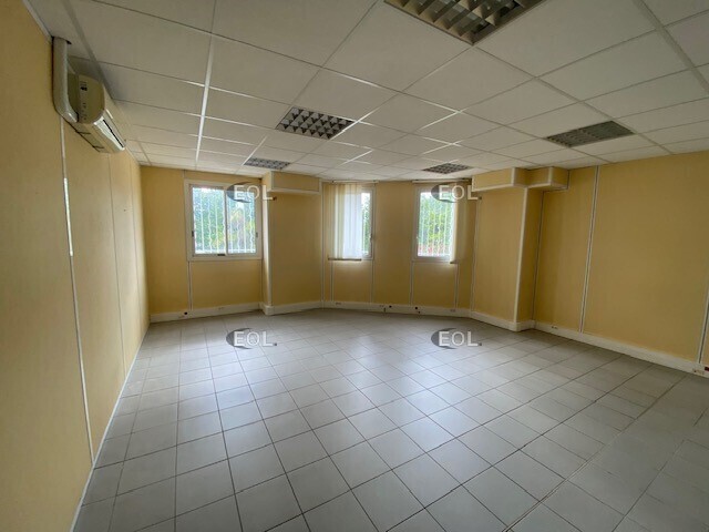 Flex in Marseille for lease - Building Photo - Image 3 of 7
