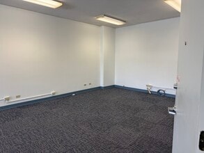 307 Lewers St, Honolulu, HI for lease Interior Photo- Image 2 of 12