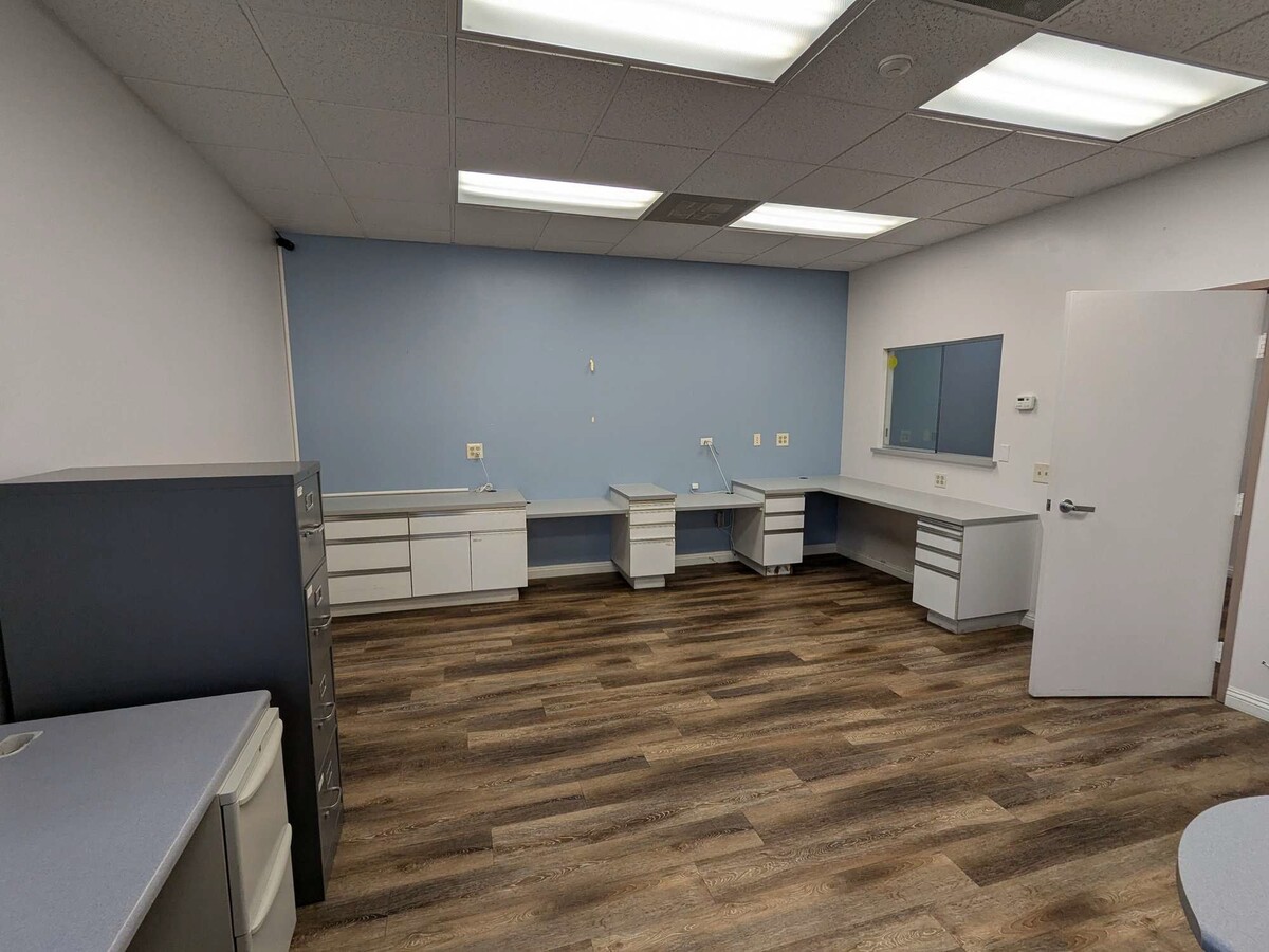 980 E Foothill Blvd, Upland, CA 91786 - Unité A 103 - - Photo intérieure - Image 2 of 4