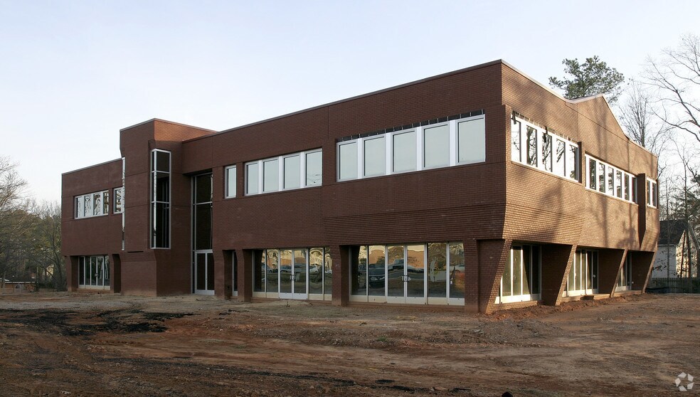 5720 Creedmoor Rd, Raleigh, NC à louer - Photo du bâtiment - Image 2 de 13