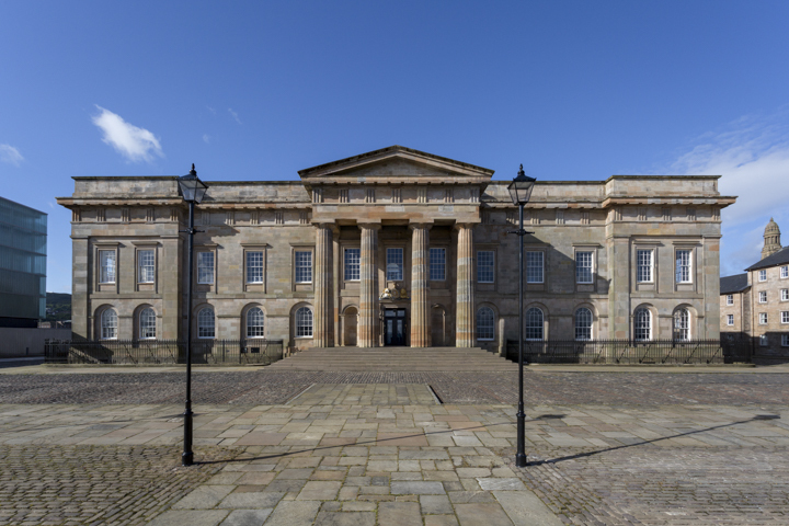 Custom House Quay, Greenock à louer - Photo du b timent - Image 1 de 2