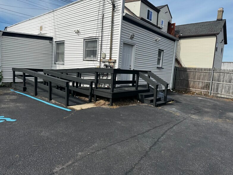 310 Broadway, Bethpage, NY à louer - Photo du bâtiment - Image 3 de 10