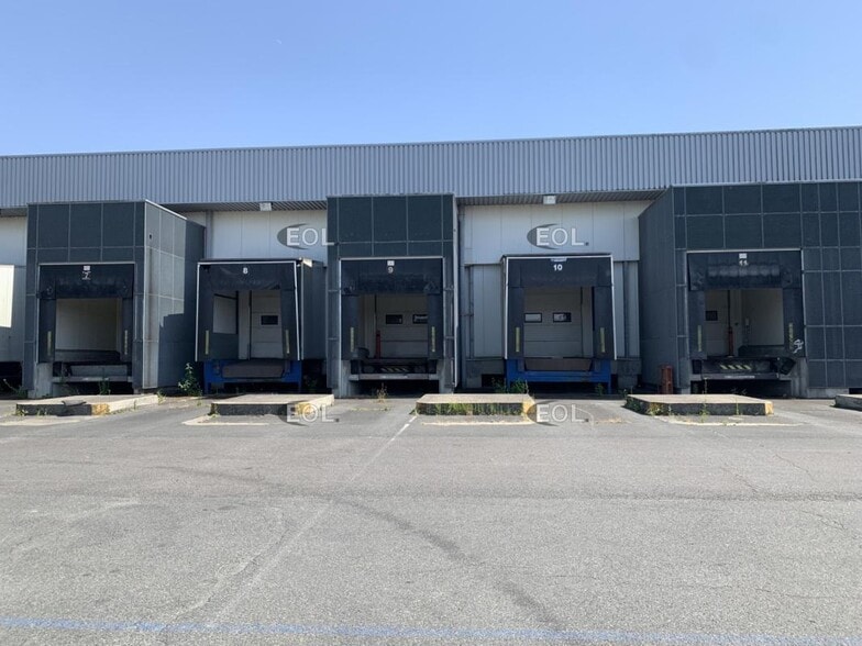 Industrial in SAINT-OUEN-L'AUMONE for lease - Building Photo - Image 2 of 16