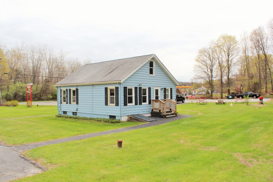 280 S Main St, Newtown, CT à vendre - Photo principale - Image 1 de 1