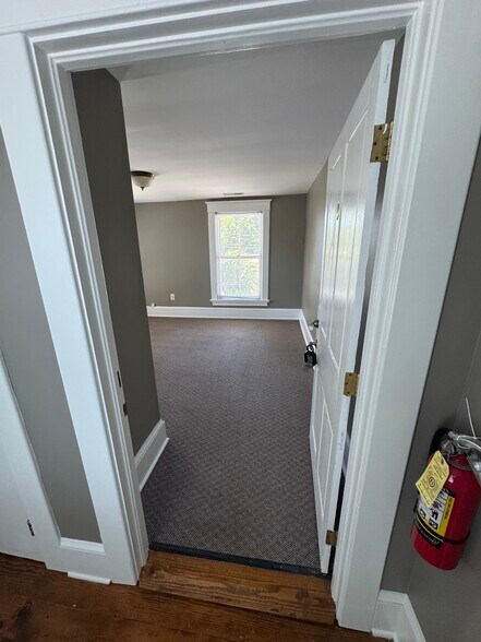 16 Oak Grove St, Mount Holly, NC à louer - Photo intérieure - Image 3 de 18