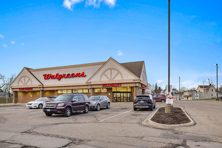 1223 Cleveland Ave NW, Canton, OH à vendre - Photo du bâtiment - Image 2 de 6