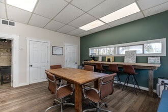 807 S Fillmore Ave, Kirkwood, MO à louer Photo intérieure- Image 1 de 4