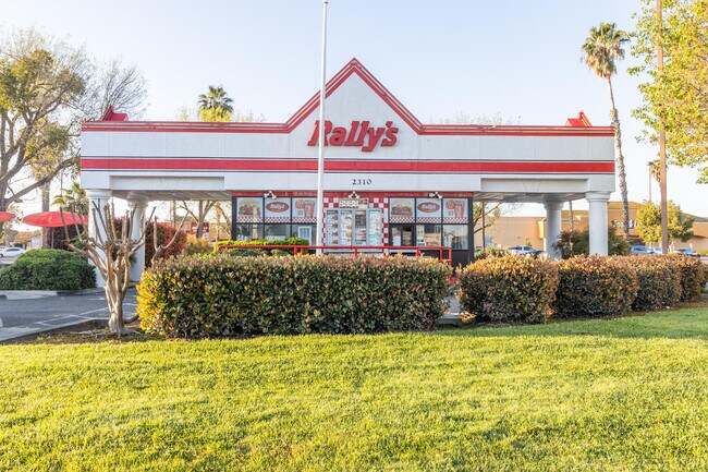 Plus de détails pour 2310 W Cleveland Ave, Madera, CA - Commerce de détail à vendre