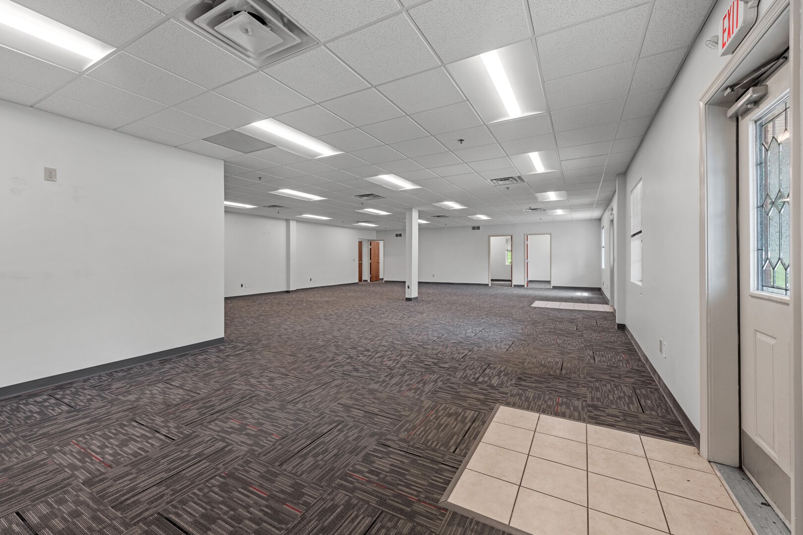 2161-2181 Chamber Center Dr, Fort Mitchell, KY à louer Photo du bâtiment- Image 1 de 18