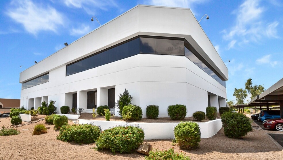 4225 E Windrose Dr, Phoenix, AZ à louer - Photo du bâtiment - Image 1 de 8