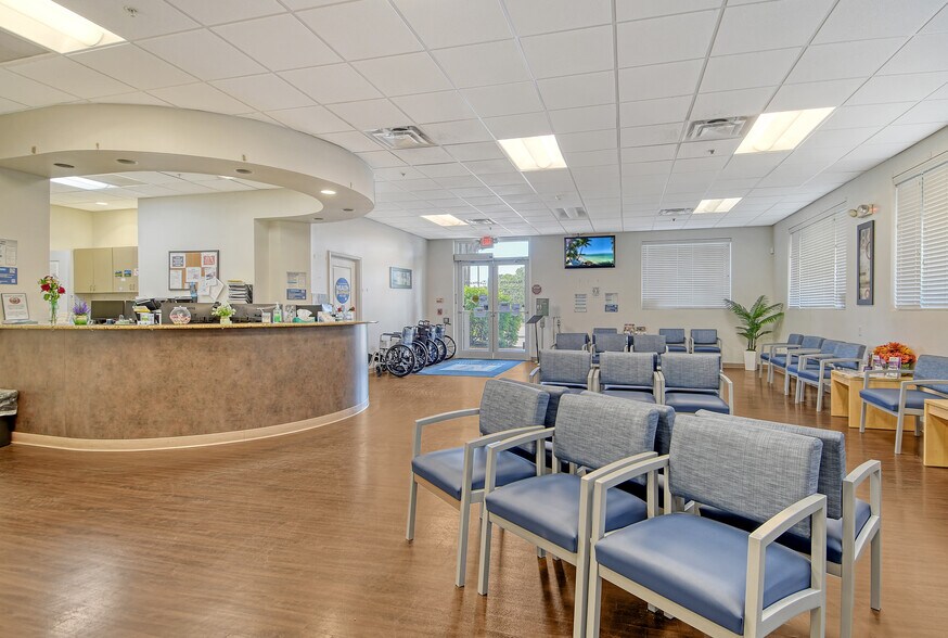 4401 Cortez Rd W, Bradenton, FL à vendre - Photo intérieure - Image 2 de 2