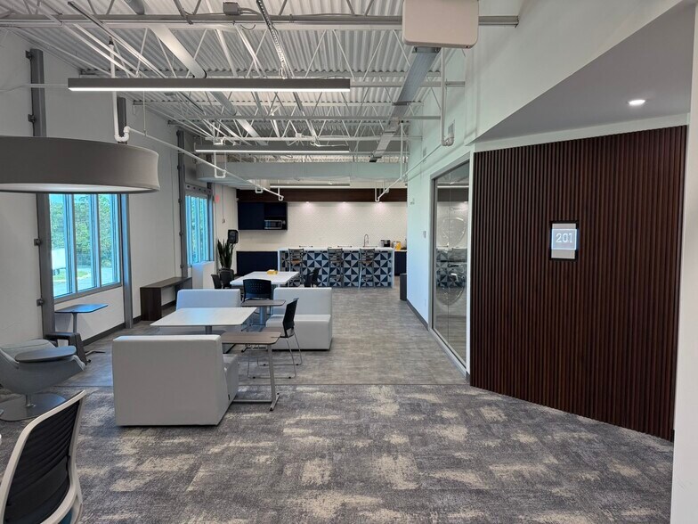 511 N John Rodes Blvd, Melbourne, FL à louer - Photo intérieure - Image 2 de 23