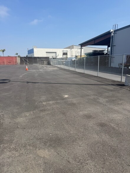 2831 E Coronado St, Anaheim, CA for lease - Building Photo - Image 3 of 5