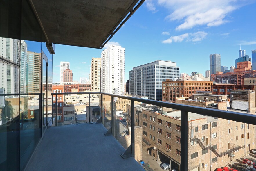 123 N Desplaines St, Chicago, IL à louer - Photo du bâtiment - Image 2 de 88